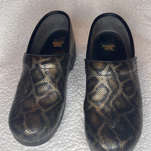 Dansko snakeskin print clogs Size 10 Clogs (41) - Picture 3 of 14